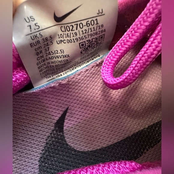 Nike Fuchsia and Black Running Shoes - Picture 6 of 6
